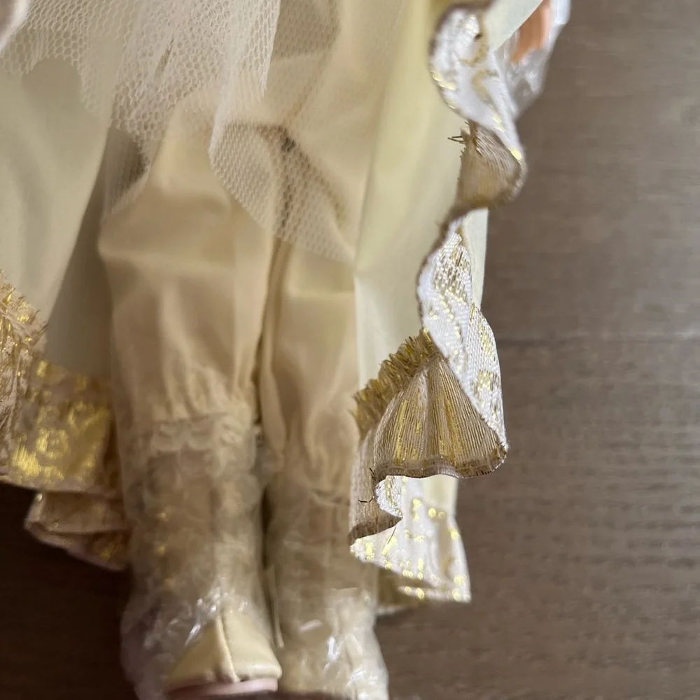 Vintage Winter Porcelain Doll, Lauren, Heritage Signature Collection